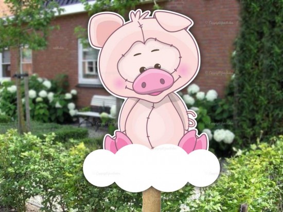 Geboortebord buiten biggetje op wolk