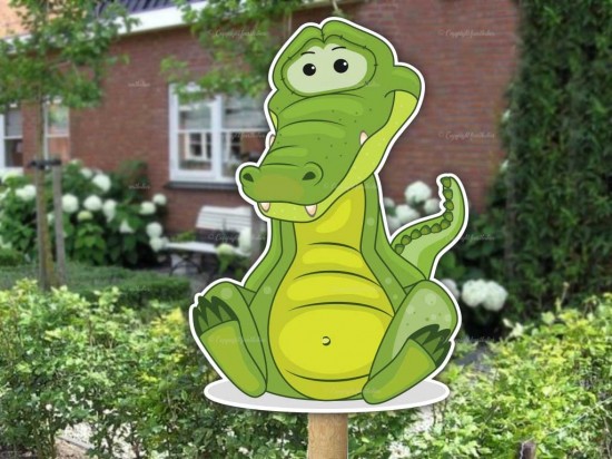 Geboortebord buiten krokodil