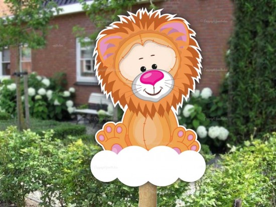 Geboortebord buiten leeuwtje op wolk