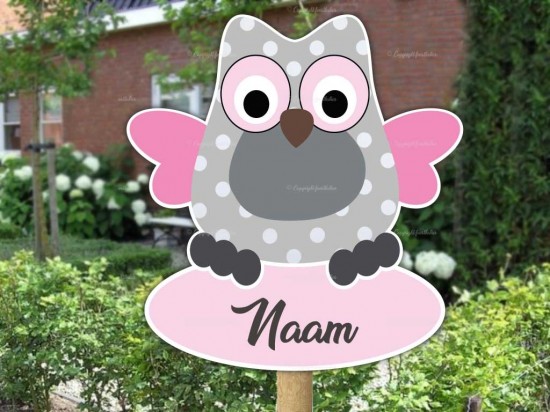 Geboortebord buiten uil naam roze