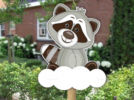 Geboortebord buiten wasbeertje op wolk